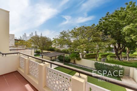 5 Bedroom Villa for Sale in The Lakes, Dubai - Rare Park & Pool View Villa | Vacant Soon