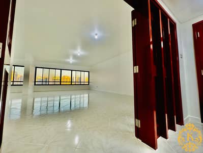 Wonderful 4 Bhk apartment with made room ready to move