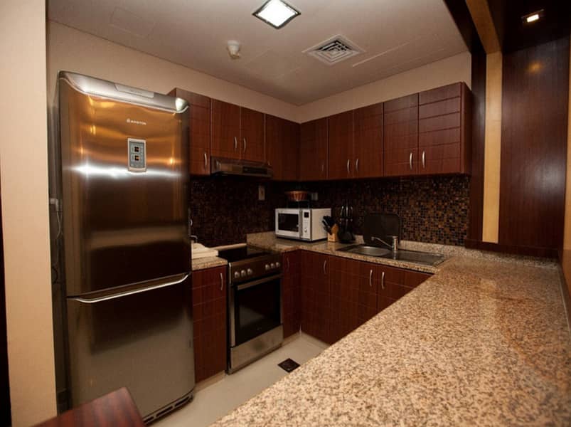 7 KITCHEN. jpg