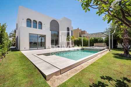 4 Bedroom Villa for Sale in Jumeirah Islands, Dubai - Brand New | Full Lake View and Huge Plot