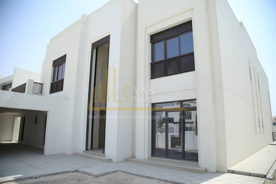 6 Bedroom's Modern Arabic Villa- "ON THE CRYSTAL LAGOON" !!!!