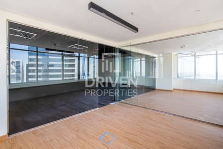 Office for Sale in Jumeirah Lake Towers (JLT), Dubai - Fitted Office | Panoramic Lake View | Upgraded