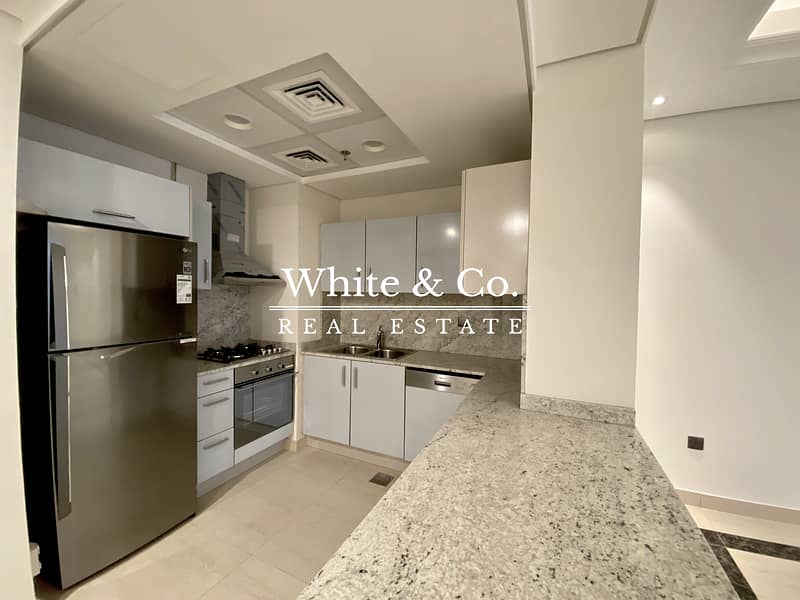 Bright Spacious | City Views | Vacant Now