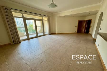 2 Bedroom Apartment for Rent in Palm Jumeirah, Dubai - Great Building Location | Unfurnished | Vacant