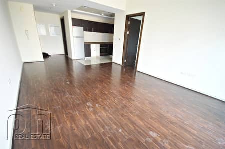 Large Upgraded 1 Bed / Stunning Marina Views Large Upgraded 1 Bed / Stunning Marina Views