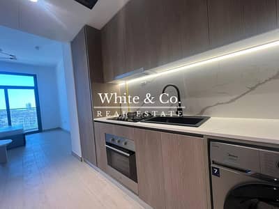 12 Chqs | Luxury Studio | Fitted Kitchen