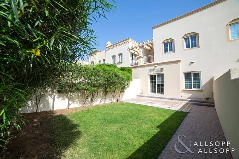 Exclusive | 2 Bed | Opposite Pool and Park