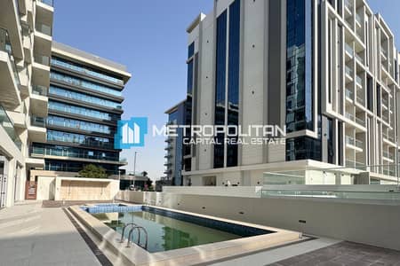 2 Bedroom Flat for Rent in Al Raha Beach, Abu Dhabi - Brand New Building | Bright 2BR | Community View