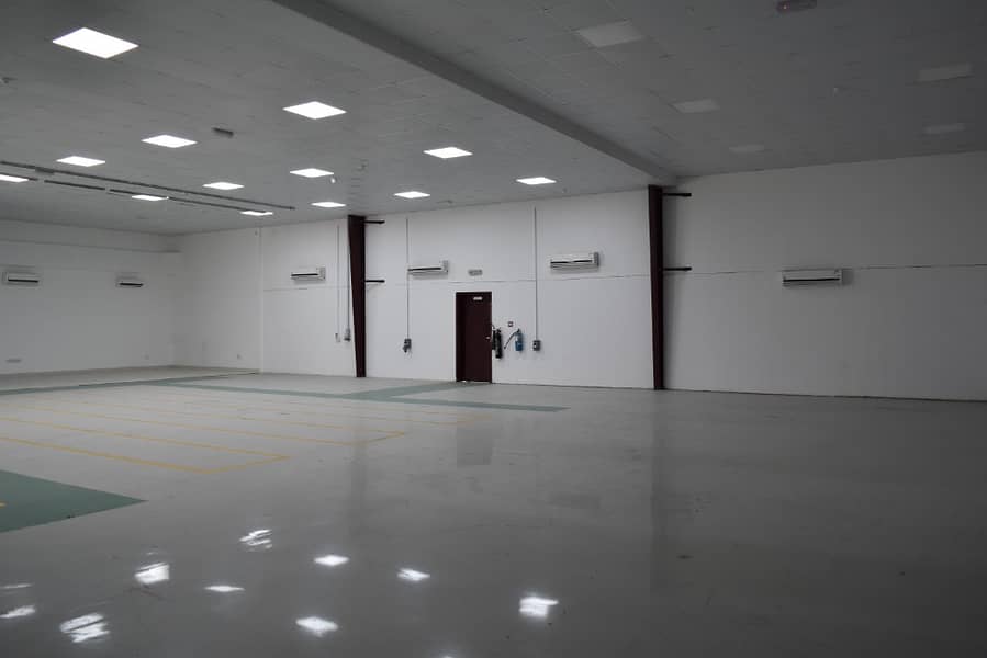 Warehouse behind sheikh zayed road and direct from the owner in Al Quoz