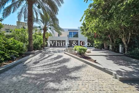 6 Bedroom Villa for Sale in Jumeirah Islands, Dubai - Fully Upgraded | Ultra-luxurious | 6 Beds