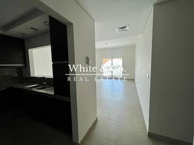 2 Bedroom Flat for Rent in Motor City, Dubai - Specious 2 Bedroom | Balcony | Vacant Now