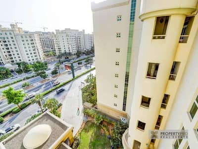 2 Bedroom Flat for Rent in Palm Jumeirah, Dubai - Gleaming 2 BR + Maids I Spacious I Beach Access