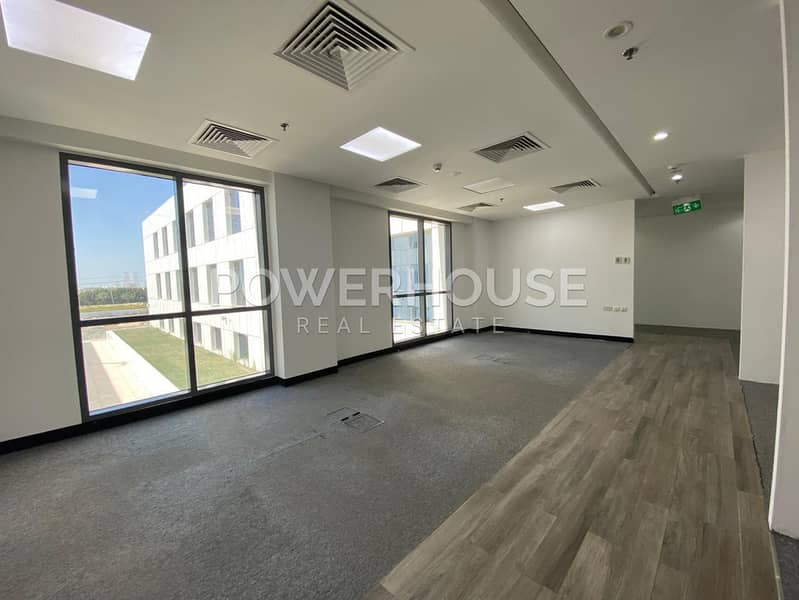 Well Fitted Unit| Private WC| Near Metro Well Fitted Unit| Private WC| Near Metro