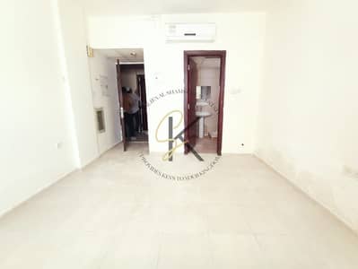 Studio for Rent in Muwaileh, Sharjah - 32UiOdT2KSpPR3vU57FjZyvUN2JoP4lLje16dGf4