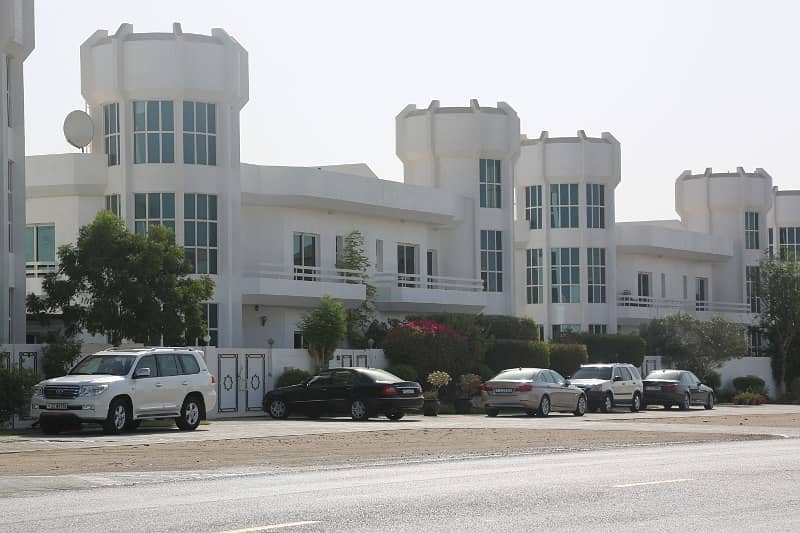 4 B/R Villa  @ Jumeirah ( Thaniya RD ) Opposite  Burj Al Arab - All Facilities