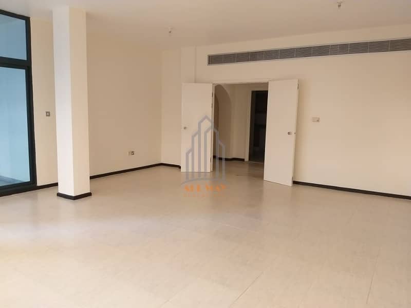 شقة في منطقة الكورنيش 3 غرف 90000 درهم - 3906577