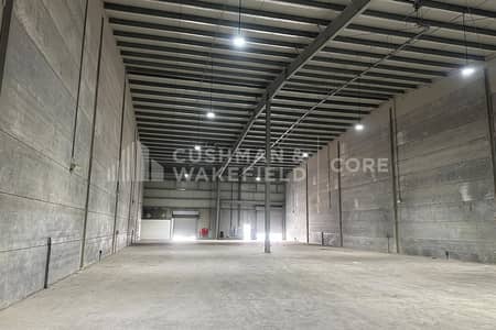Warehouse for Rent in Mussafah, Abu Dhabi - Grade A | Ramp | Warehouse with Built In Office