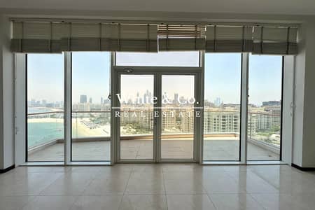 2 Bedroom Apartment for Rent in Palm Jumeirah, Dubai - High Floor | City & Sea Views | Vacant