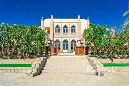 5 Bedroom Villa for Sale in Palm Jumeirah, Dubai - Skyline View | Vacant | High Number