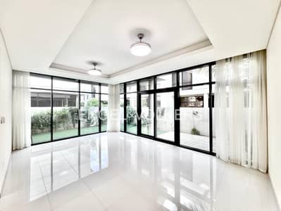 3 Bedroom Villa for Rent in DAMAC Hills, Dubai - End Unit | Bright Layout | Maid's Room | Spacious
