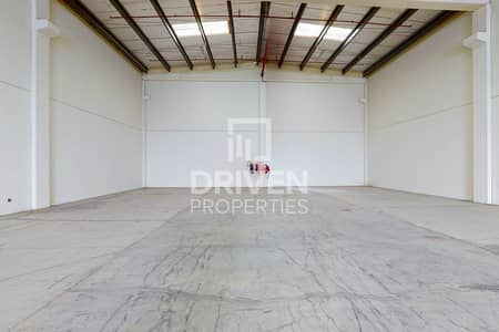 Warehouse for Rent in Dubai Industrial City, Dubai - Spacious Unit and Well-kept | No tax fees