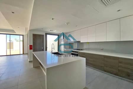 2 Bedroom Townhouse for Rent in Yas Island, Abu Dhabi - PHOTO-2021-10-25-15-09-37. jpg