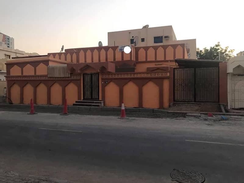 4 bedroom and 2 halls for rent with parking -