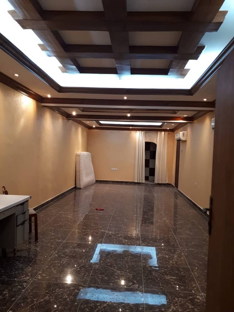 عرض رائع!!! أفضل استثمار لشراء 7 متاجر و 1 فيلا عرض رائع!!! أفضل استثمار لشراء 7 متاجر و 1 فيلا