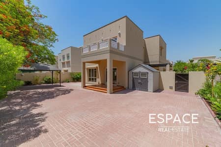 3 Bedroom Villa for Rent in The Meadows, Dubai - Well Maintained | Back to back | Vacant