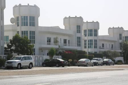 4 Bedroom Villa for Rent in Umm Suqeim, Dubai - 4 B/R Villa  @ Jumeirah ( Thaniya RD ) Opposite  Burj Al Arab - All Facilities