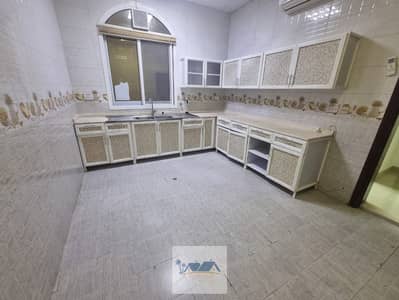 فلیٹ 4 غرف نوم للايجار في بني ياس، أبوظبي - WhatsApp Image 2024-05-30 at 11.32. 39 AM. jpeg