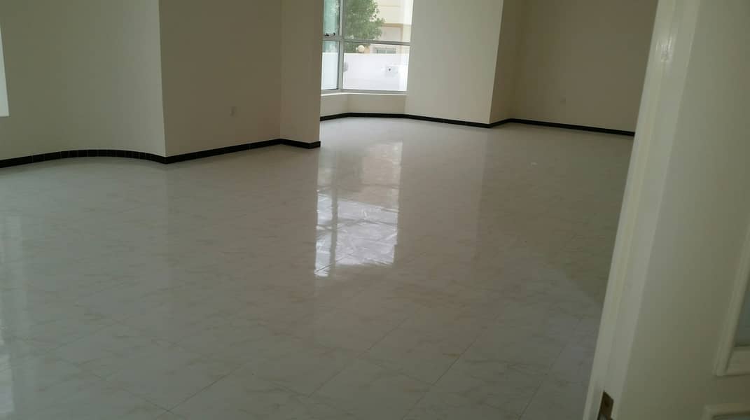 ***** COMMERCIAL/RESIDENTIAL - Luxurious 4Bhk Duplex Villa Available in Al Azra Area *****