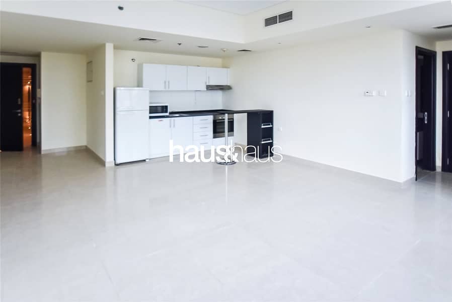 Next to Metro | Fully fitted kitchen | Spacious St