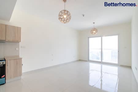 Studio for Rent in Business Bay, Dubai - Unfurnished | High Floor | Huge Layout | Cheapest