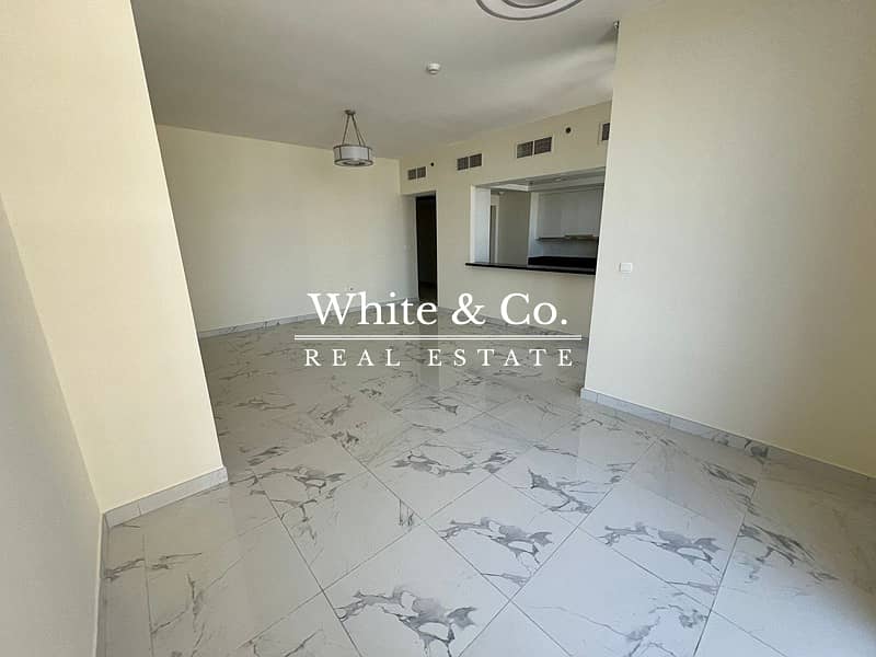 Two Balconies | Bright Unit |Large Layout Two Balconies | Bright Unit |Large Layout