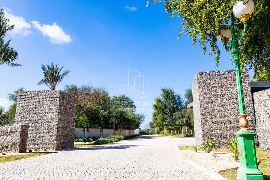6 al-jurf-garden-abu-dhabi-entrance. JPG