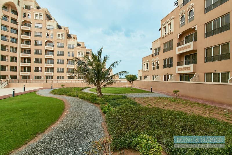 12 Cheques - Furnished Unit - Walk to the Beach 12 Cheques - Furnished Unit - Walk to the Beach