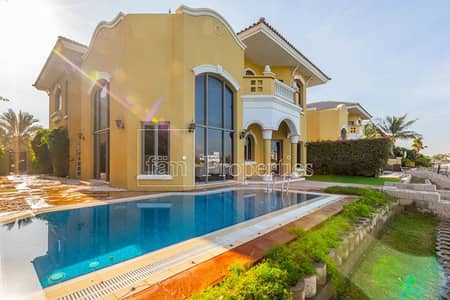 4 Bedroom Villa for Sale in Palm Jumeirah, Dubai - Central Rotunda Villa | Skyline View | Must See