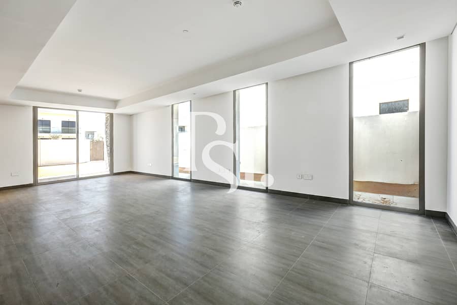 3 4-bedroom-yas-acres-th353-4y-living-room. jpg