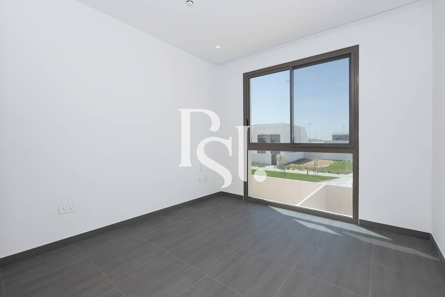 6 4-bedroom-yas-acres-th353-4y-bedroom. jpg