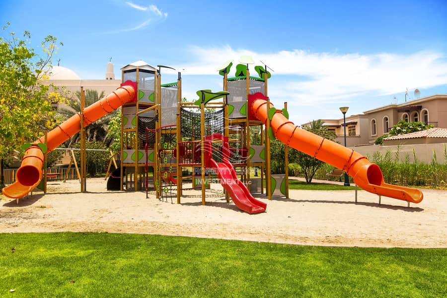 9 abu-dhabi-golf-aldar-gardens-community-play-park-area (1). JPG