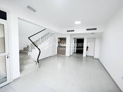 2 Bedroom Townhouse for Sale in Al Ghadeer, Abu Dhabi - Elegant 2BR| Family-Friendly| Vibrant Community