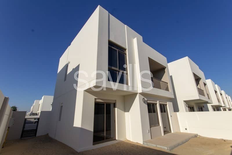 Spacious 4 + Maids Family Villa close to Swimming Pool