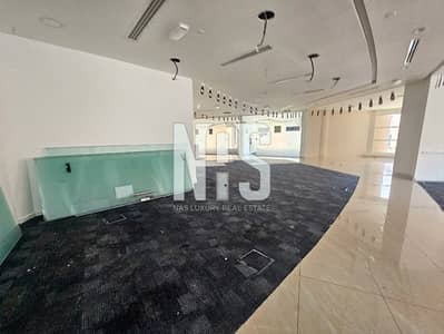 Office for Rent in Defence Street, Abu Dhabi - Spacious and Bright Office | Modern! in prime location