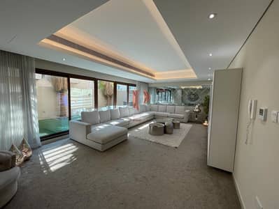 Middle unit |Fully Furnished | Upgraded