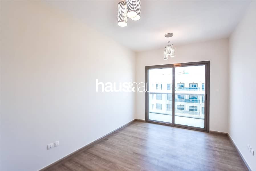Authentic | New Apartment | Upgraded | Six Cheques