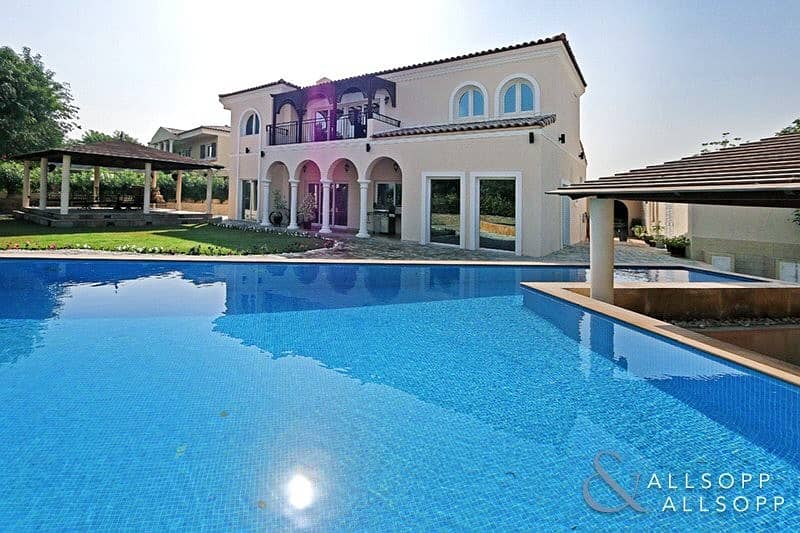 Large Plot with Private Pool | 5 Bedrooms