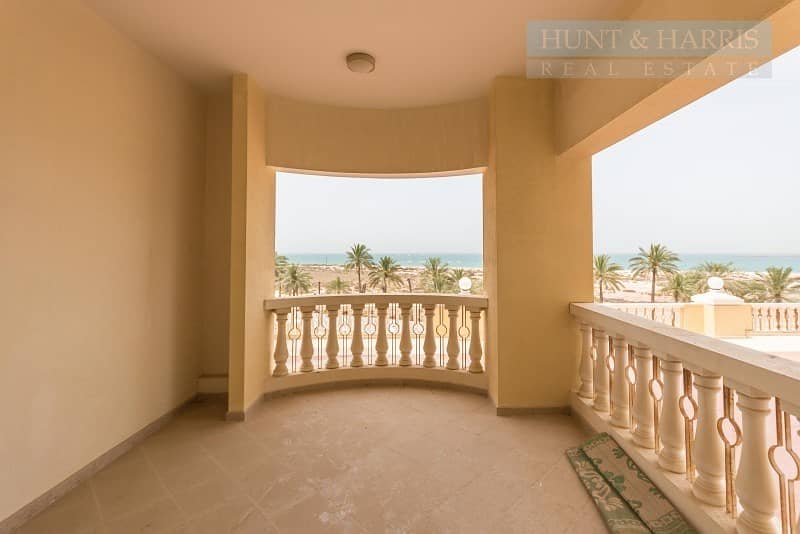 Sea View - Large balcony - Al Hamra Village
