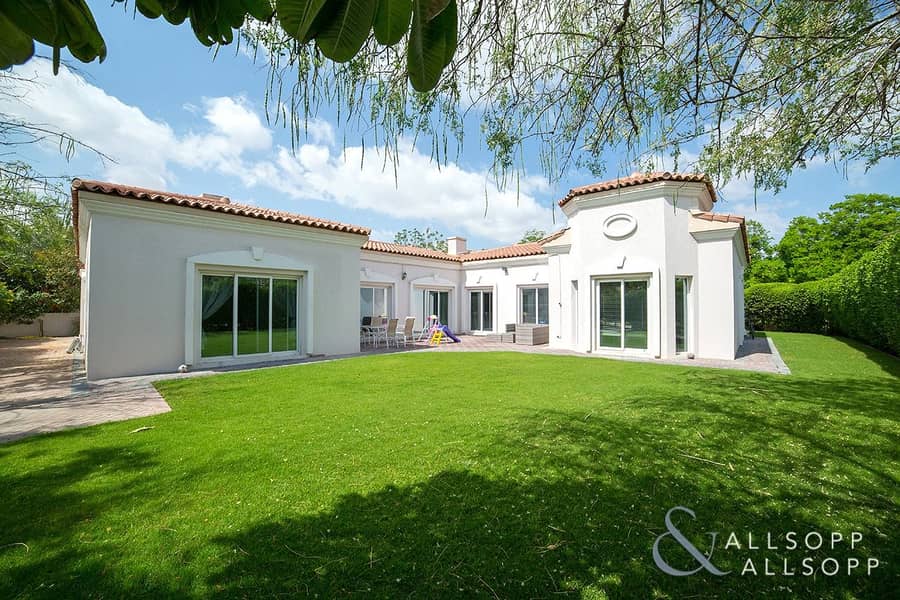 New Listing | Corner Unit | Large Plot New Listing | Corner Unit | Large Plot