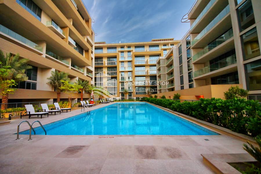 2 abu-dhabi-al-raha-beach-al-zeina-community-swimming-pool. JPG